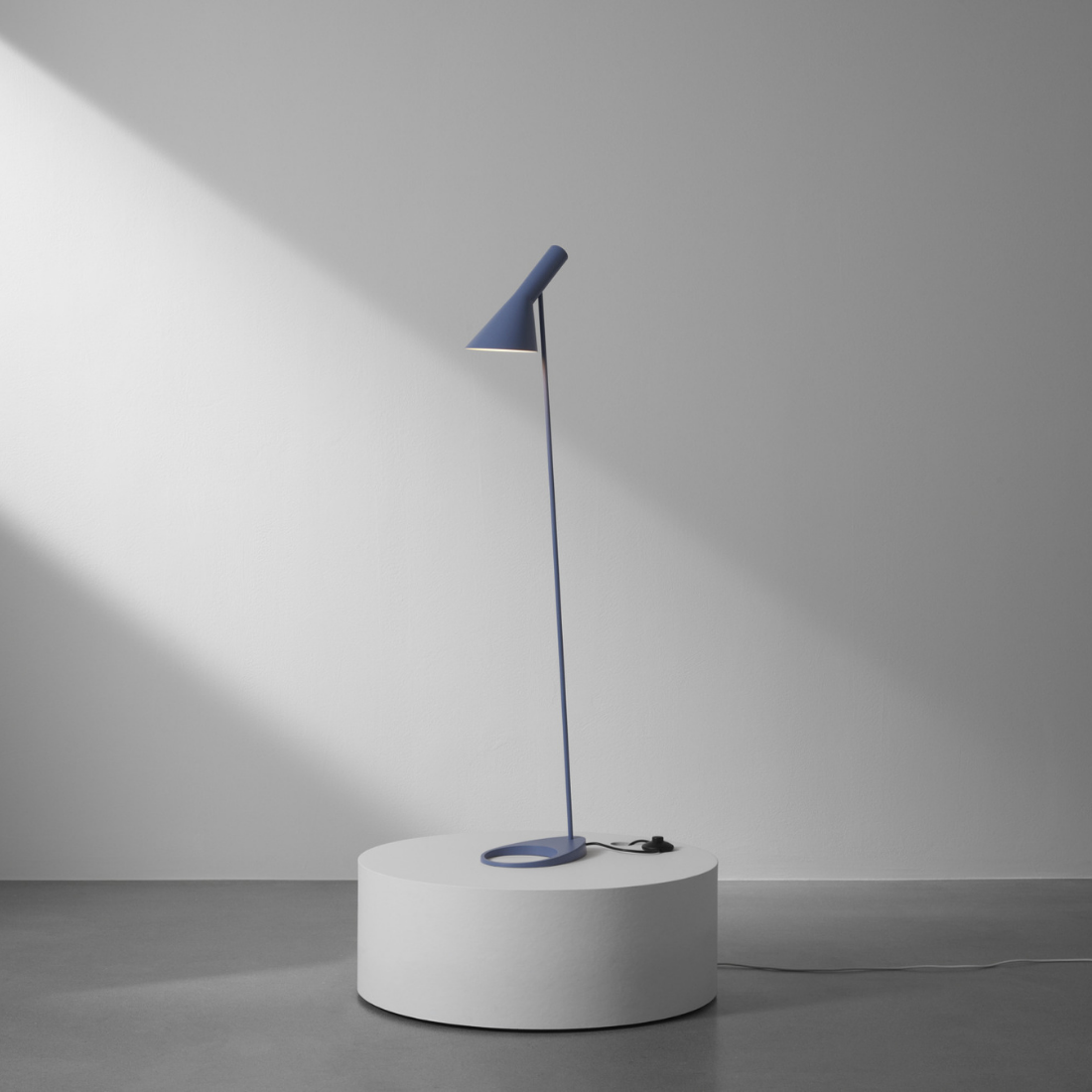 Louis Poulsen AJ フロアランプ 真鍮ポリッシュ仕上【展示品】