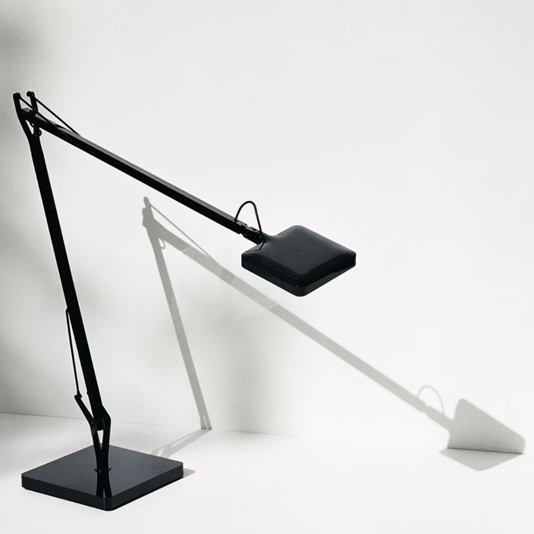 FLOS（フロス） KELVIN EDGE LEDテーブルランプ【展示品】