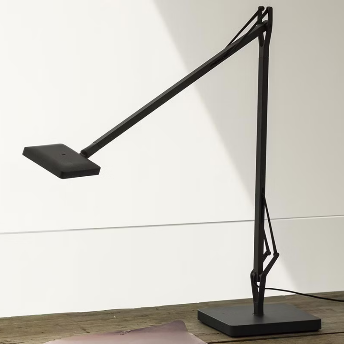 FLOS（フロス） KELVIN EDGE LEDテーブルランプ【展示品】